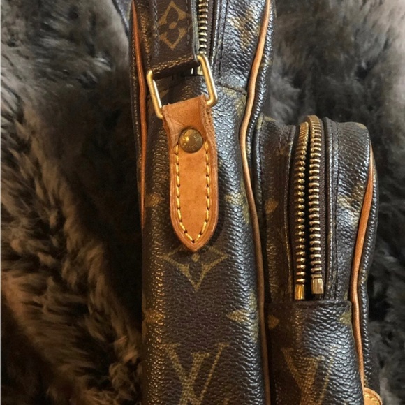 Authentic Louis Vuitton Used Camera bag No rips - Picture 6 of 9